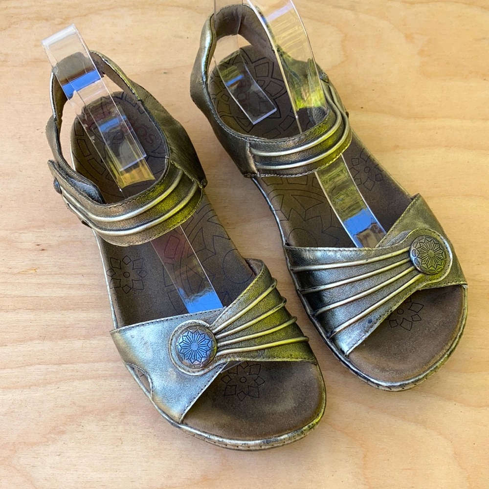Taos Footwear Gold Sandals